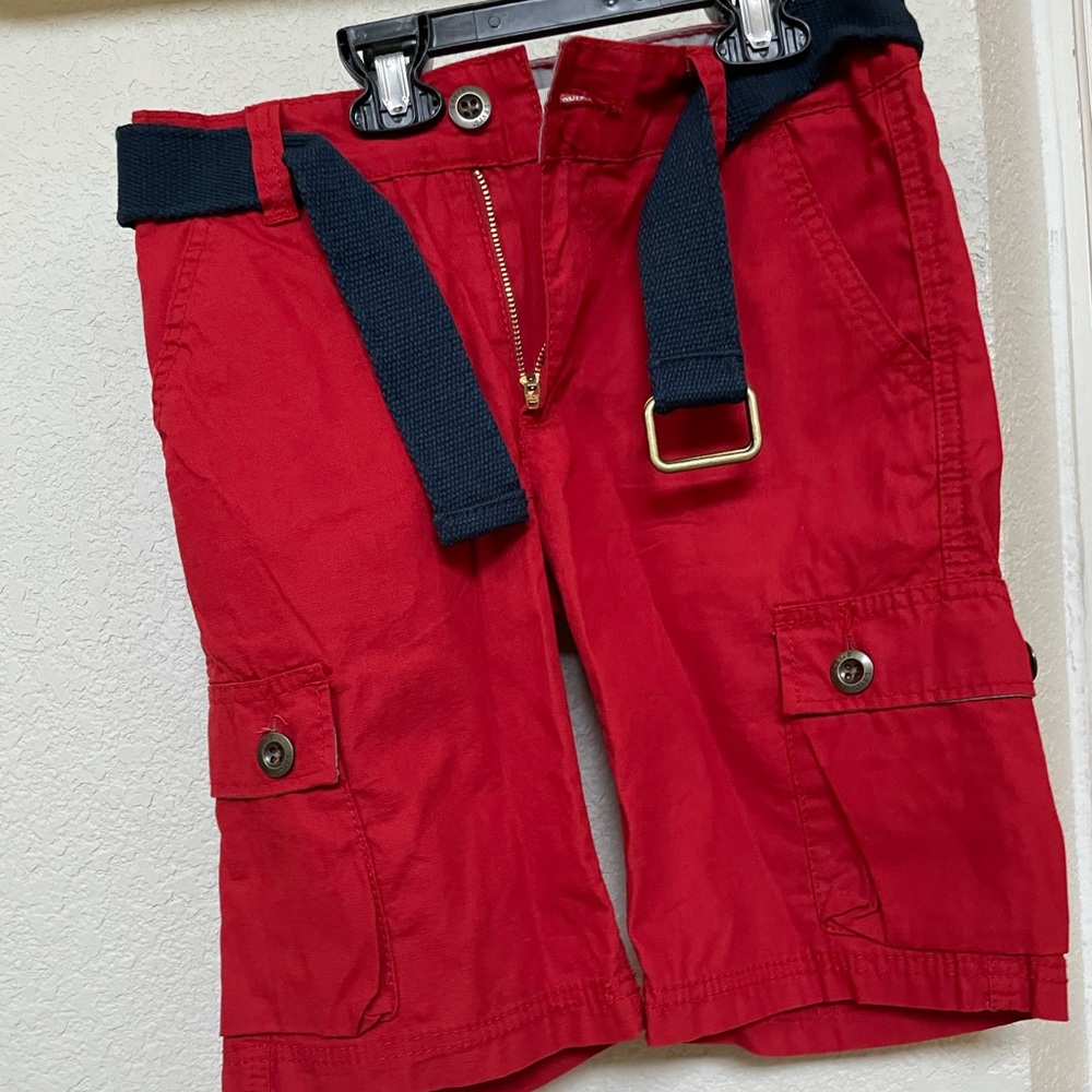 Levi’s cargo shorts with belt !!